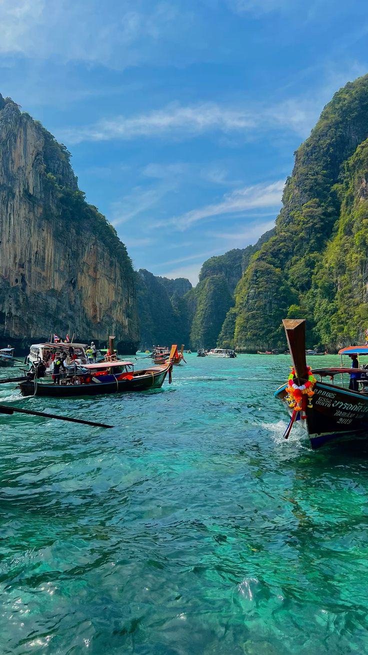 Phi-Phi islands